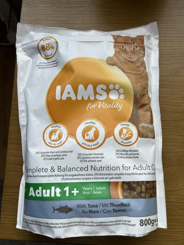 Iams cat 2024 food 3kg tesco