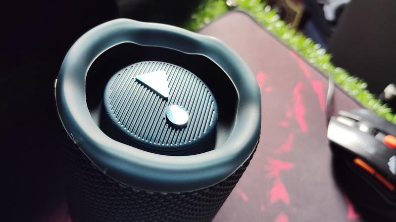 JBL Flip 6 Portable Bluetooth Speaker JBLFLIP6BLK | Bluetooth