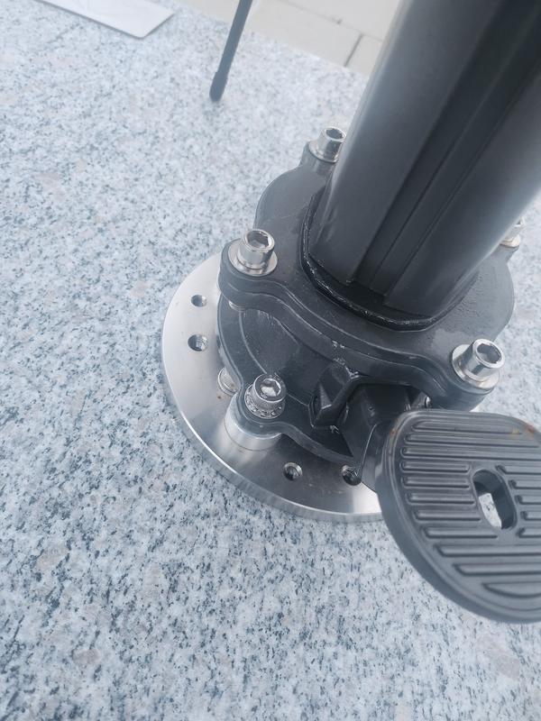 Base Per Ombrellone In Granito Con Ruote - Supporto Da 45kg Con Manico Estraibile E Acciaio Inox