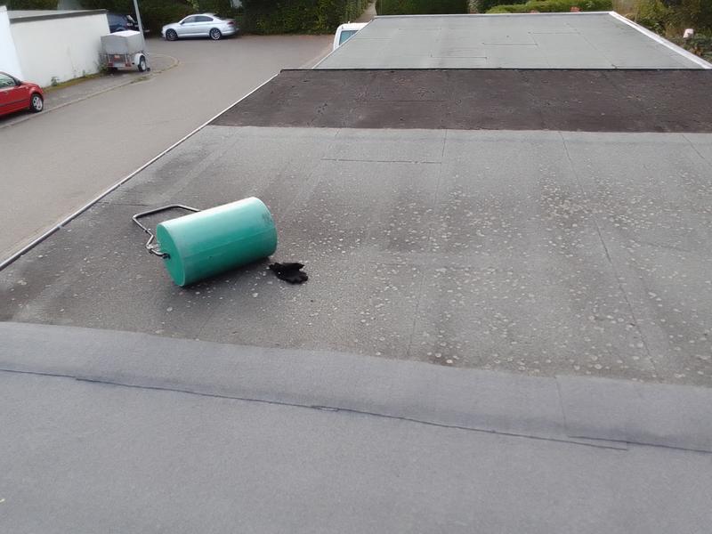 Gartenpirat 2,5 m² Dachpappe selbstklebend grau Bitumenbahn Rolle 5 x 0,5 m  : : Baumarkt