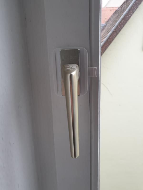 2 Pezzi Lucchetto Frigorifero Bambini, Chiusure Sicurezza Bambini Autoadesivo, Senza Forare, Blocca Finestre per Bambini con 2 Chiave, Blocco Finestre