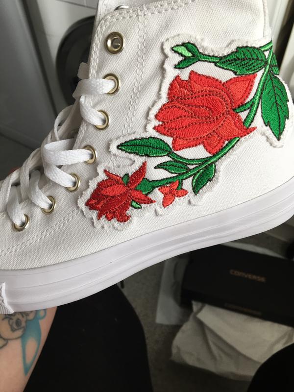 red rose converse
