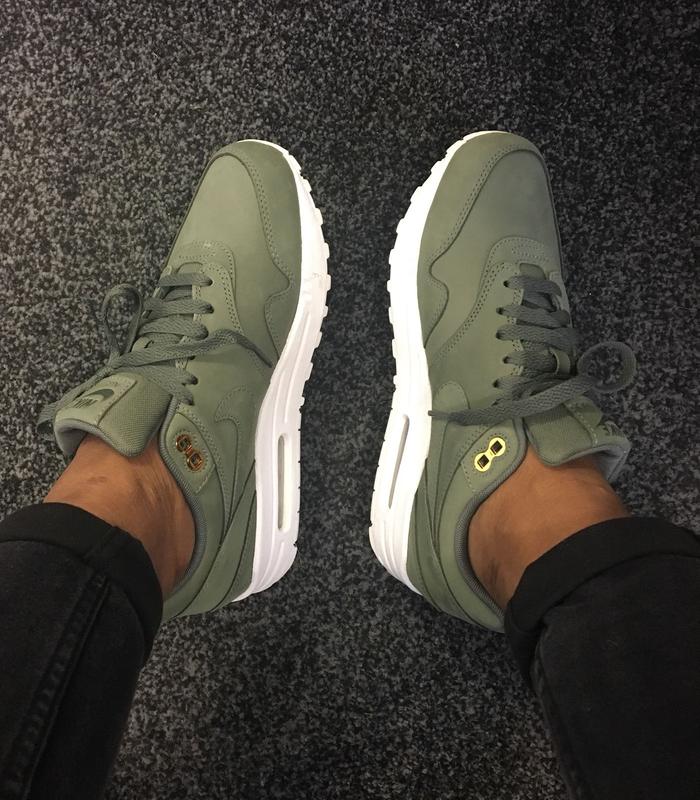 nike air max 1 river rock white
