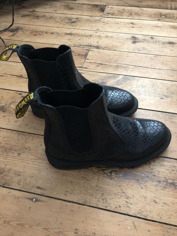 Dr martens cheap kensington flora black