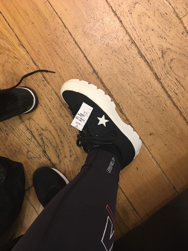 one star lugged low top