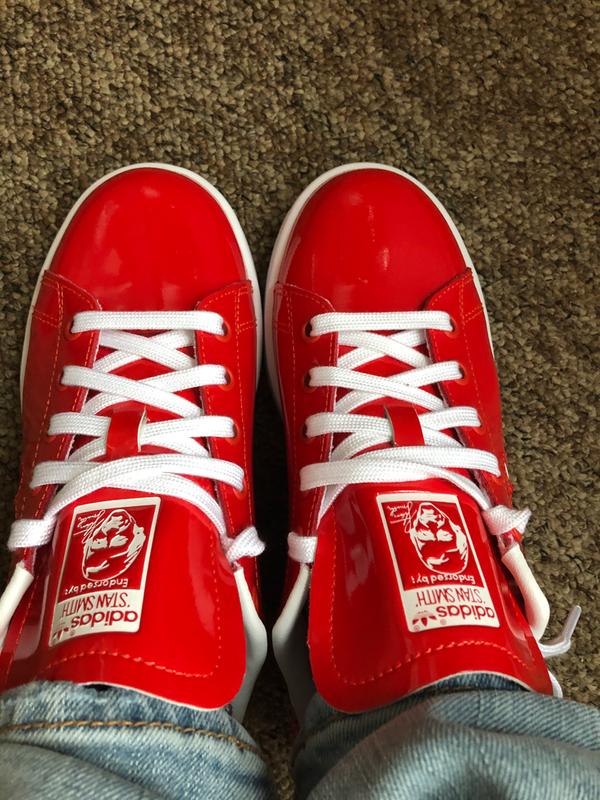 stan smith with red heart