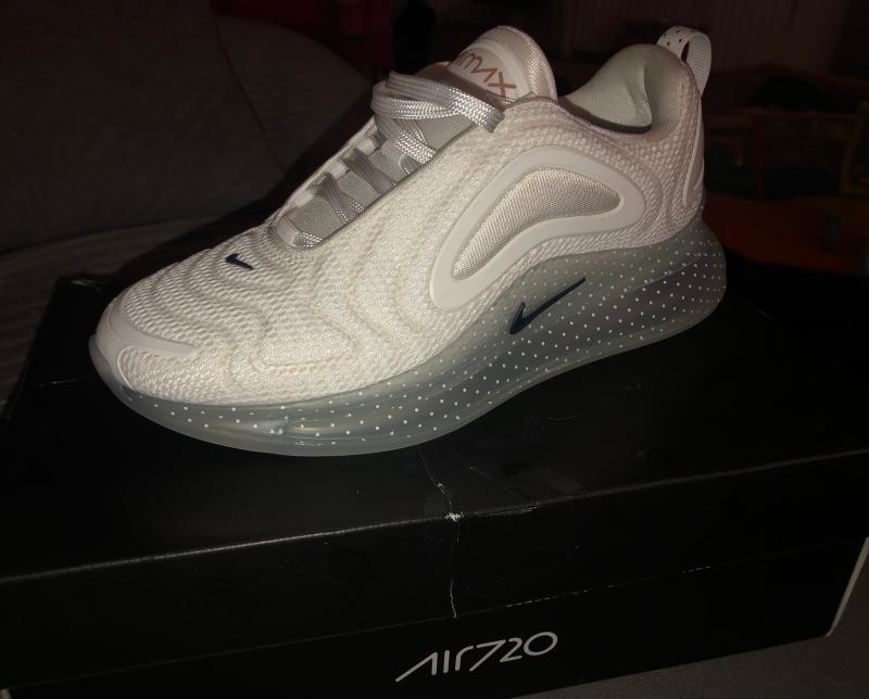nike air max 720 white gold