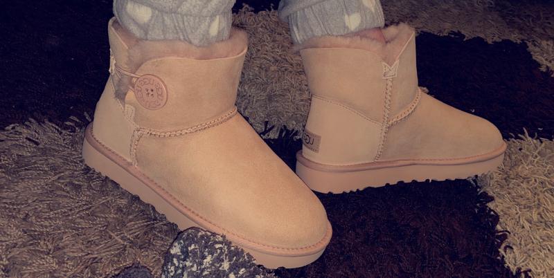 ugg mini bailey button beige
