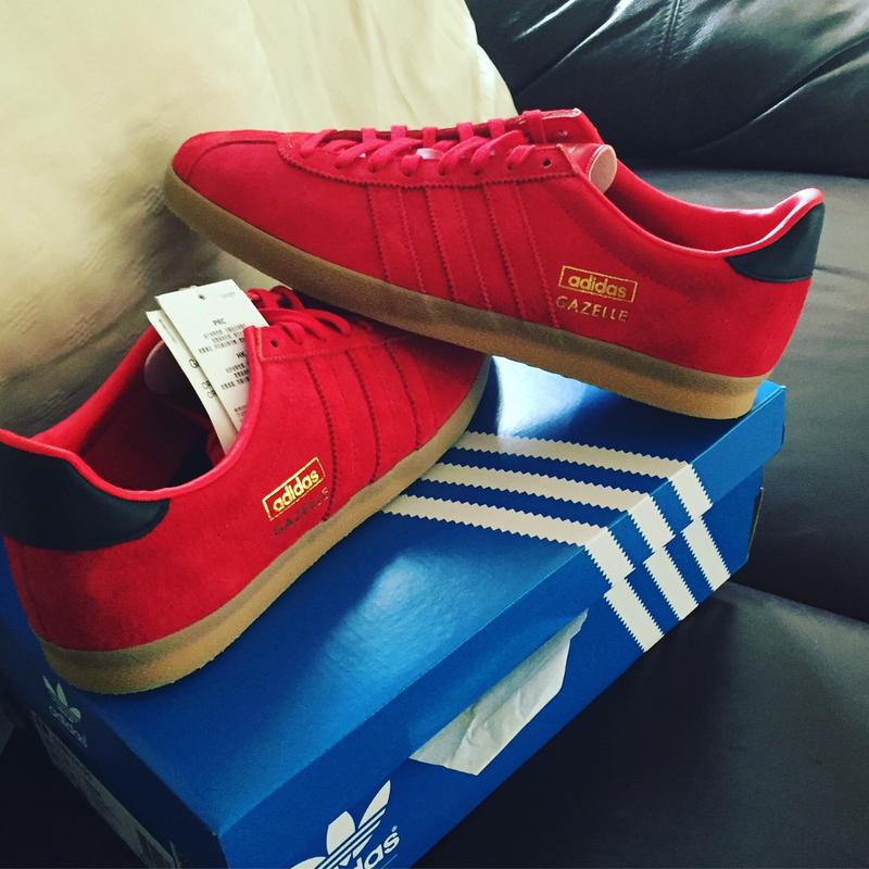 adidas gazelle black and red