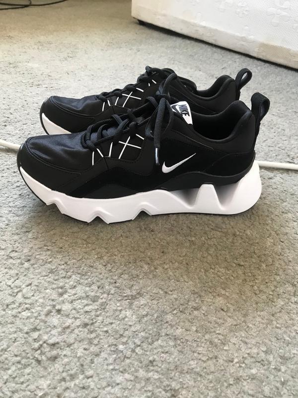 nike ryz black white