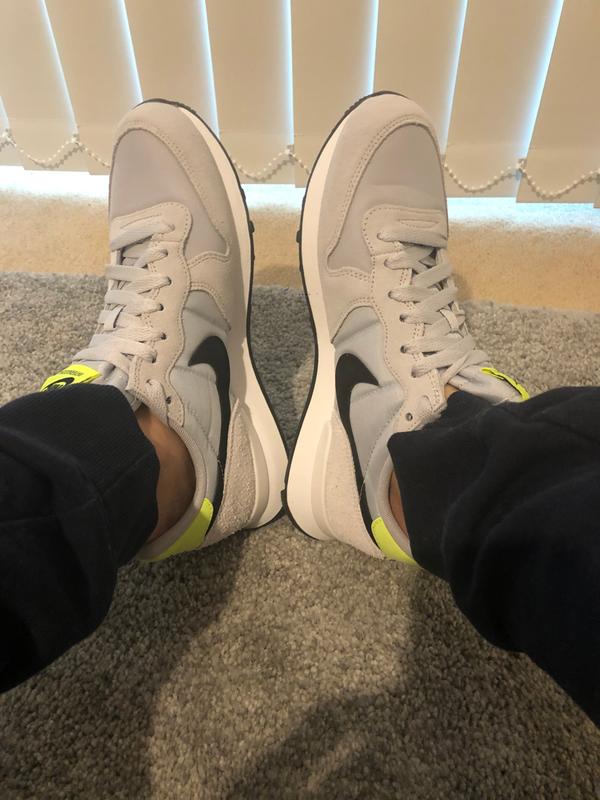nike internationalist lemon