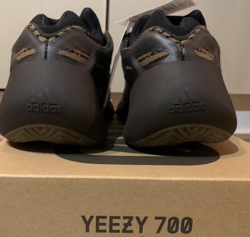 offspring yeezy 700