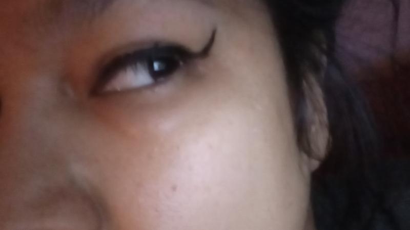 THIS EYELINER was terrible never stayed 12 hours