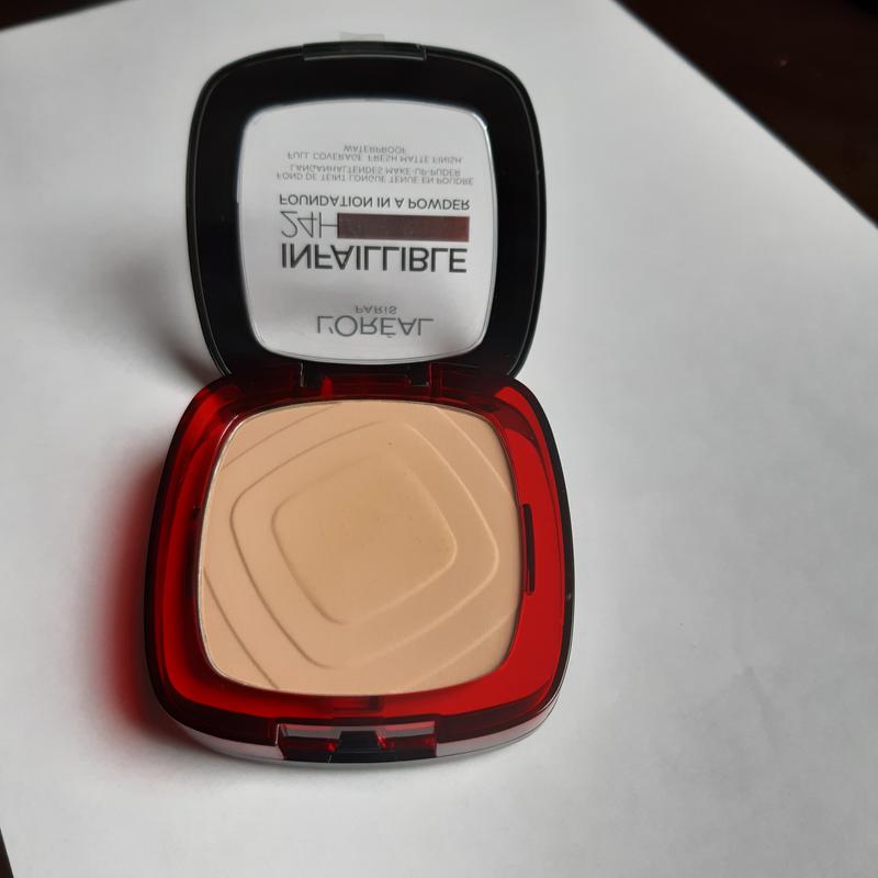 Geöffnetes Puder-Fach