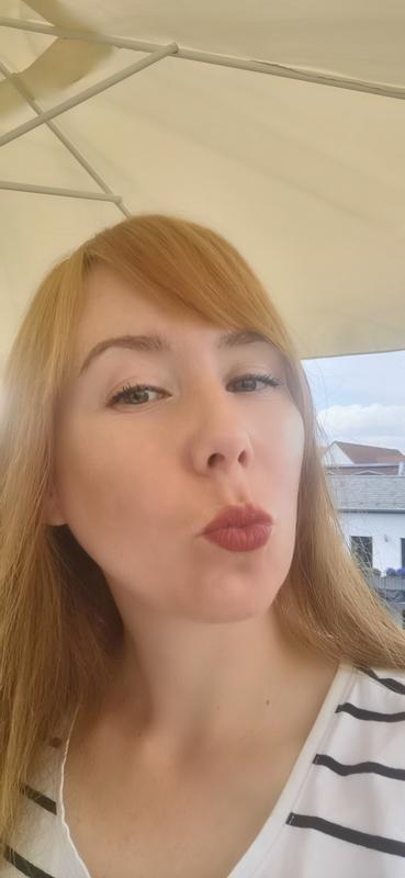 Nach 3 stunden sitzt der Lippenstift noch an ort und stelle 🤩