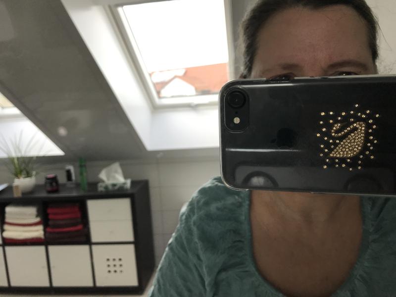 Eine Gesichtshälfte mit und eine ohne den Brauen Stift. Achtung komplett ungeschminkt !