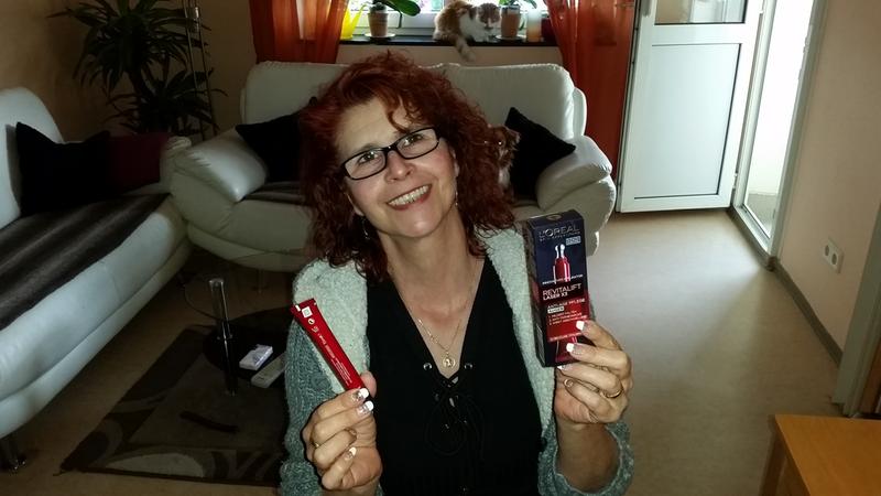 Ich beim vorstellen von Revitalift Laser X3 Anti-Age Augenpflege