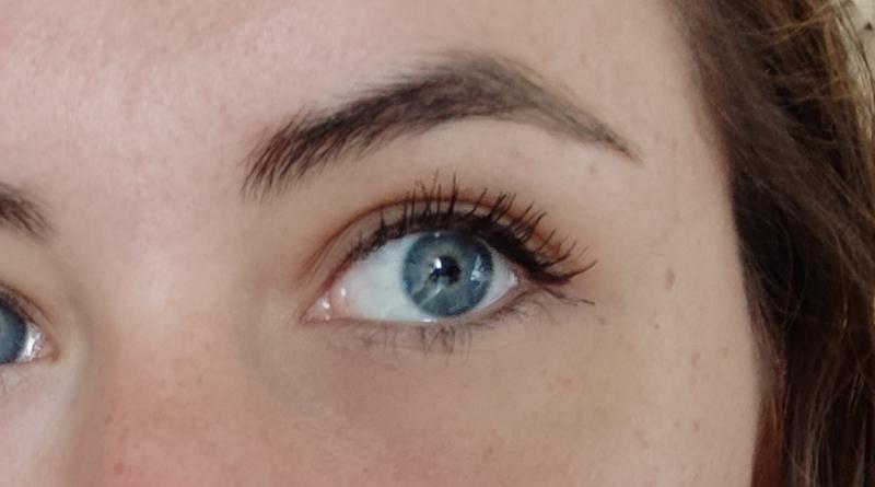 Obere Wimpern getuscht