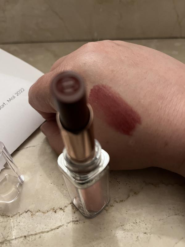 Loreal Glow Paradise 535 Mulberry Ecstatic swatsch
