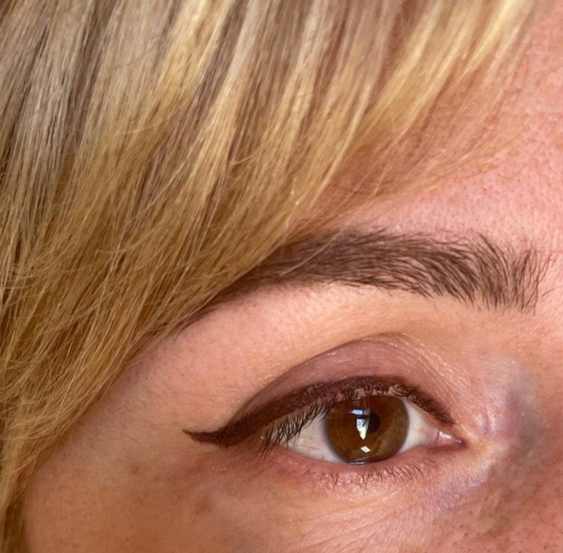 Wimpern vor dem Auftragen von Mascara!