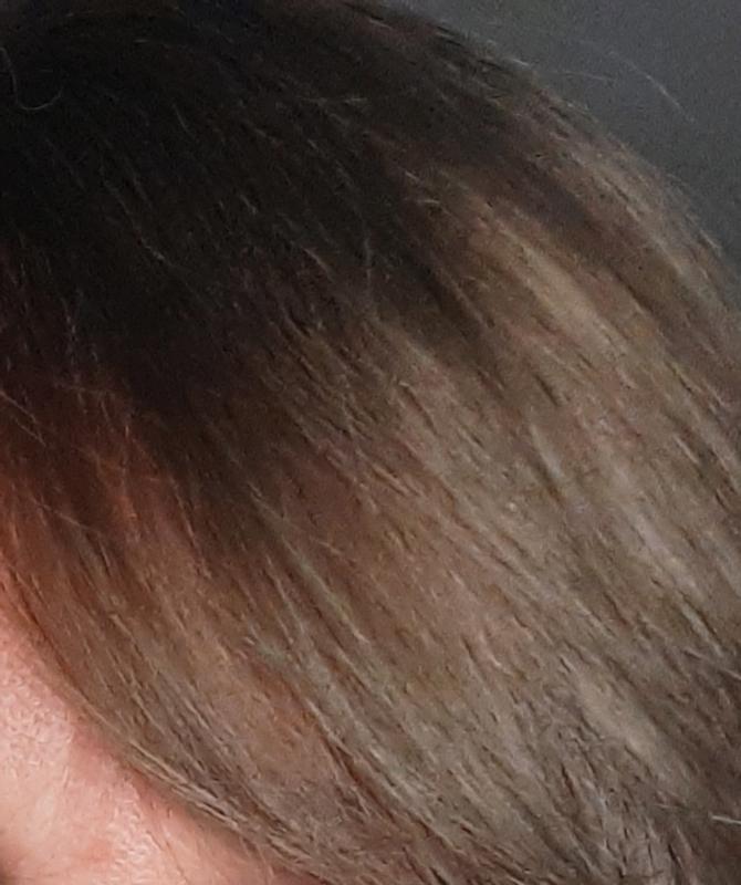Gefärbt mit " kühles hellblond "