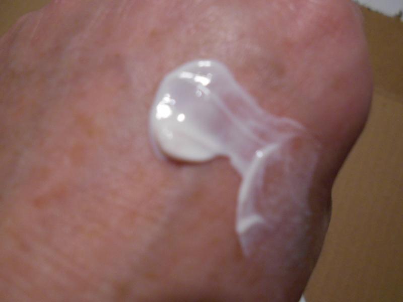 Creme auf meinem Handrücken