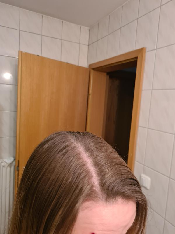 Nach dem Trockenshampoo fein und sauber. Wie frisch gewaschen