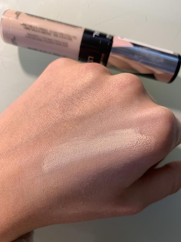 Concealer an meiner Handfläche