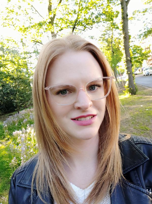 Nach zehn Stunden ist die Farbe noch da. Nicht mehr so intensiv wie mit dem Gloss.