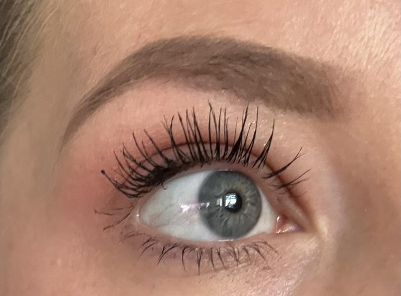 Ergebnis, nach Nacharbeiten mit einem Wimpernbürstchen