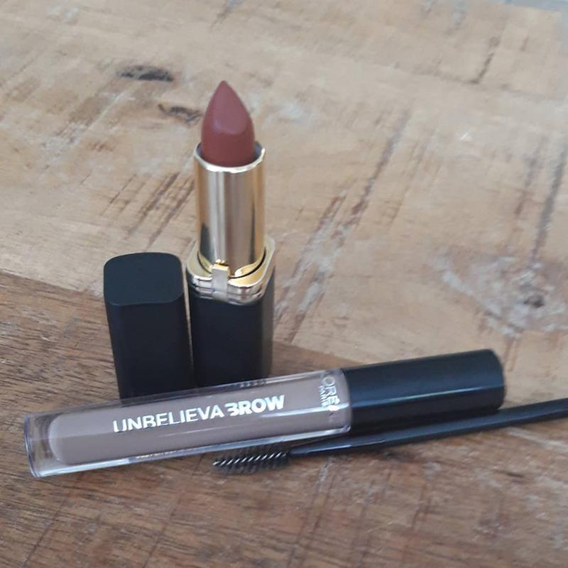 De unbelievabrow en de lipstick