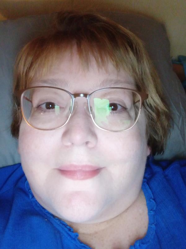 Met alleen de poeder-foundation op,geen andere make-up nog gebruikt.