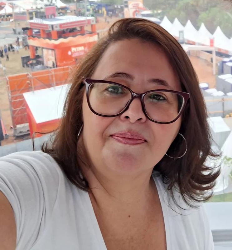 Sem filtros, modificações,  maquiagem e etc. Apenas aumentei a resolução da foto.