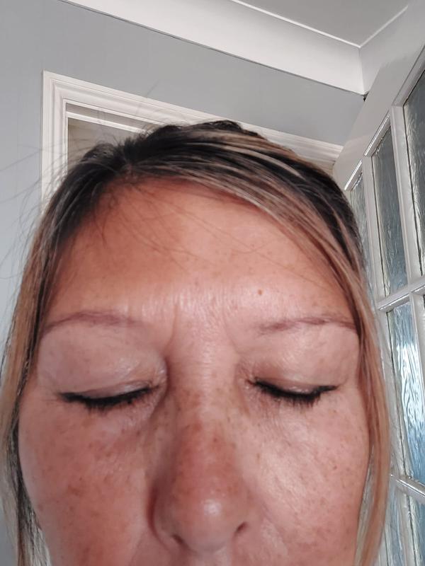 Lovely on the eyelids