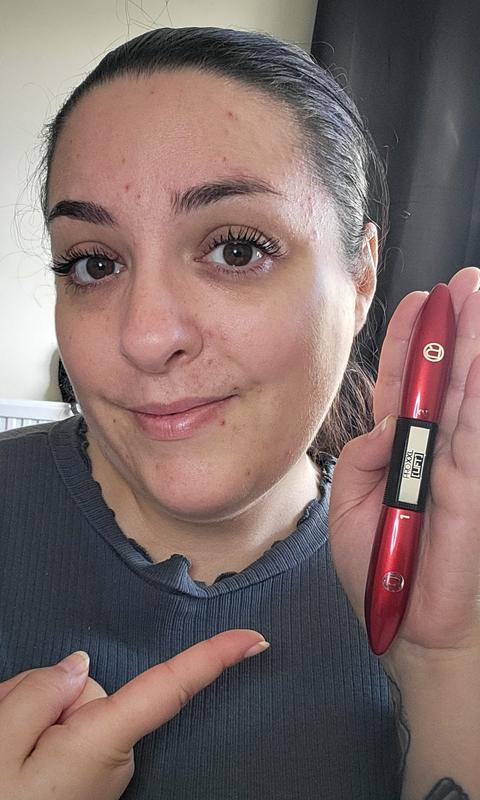Lashes for days!