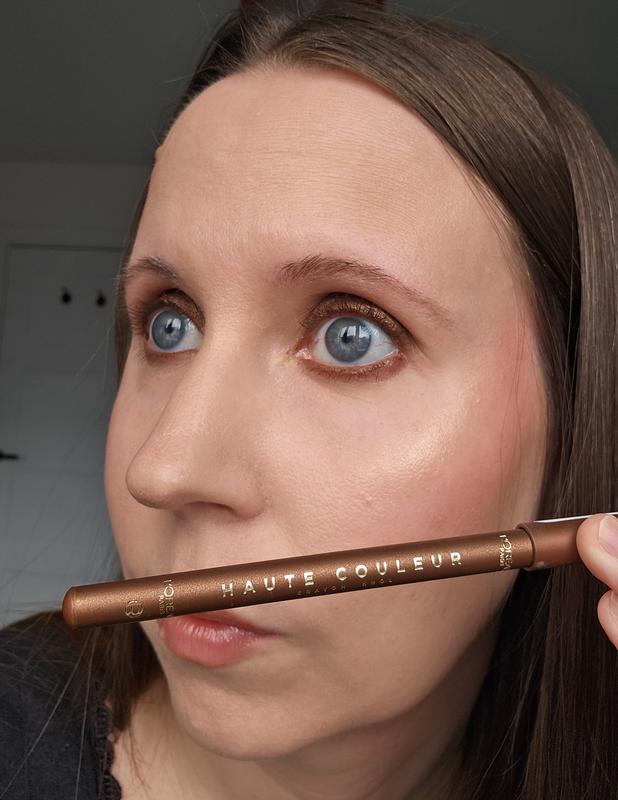 Used on top and bottom lash lines
