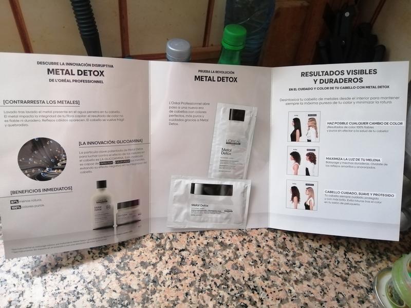 Muestras recibidas de Champú y Mascarilla, con la explicación de toda la gama y como aplicarla.