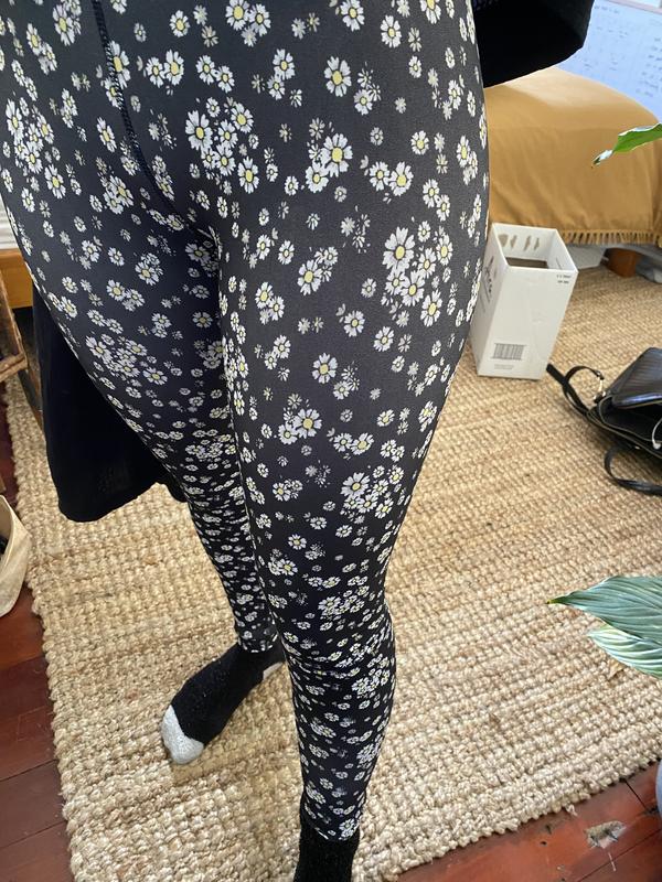 Lorna Jane full length leggings in daisy print