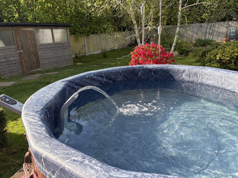 LEDアームライト 4個セット IP66 防水 872mm Soothing LED Waterfall | Hot Tub Accessories | Lay-Z-Spa UK