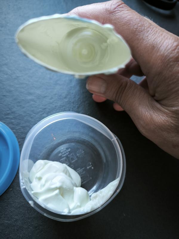 'Restliche' Creme, die durch den Dosierspender nicht mehr gefördert wurde