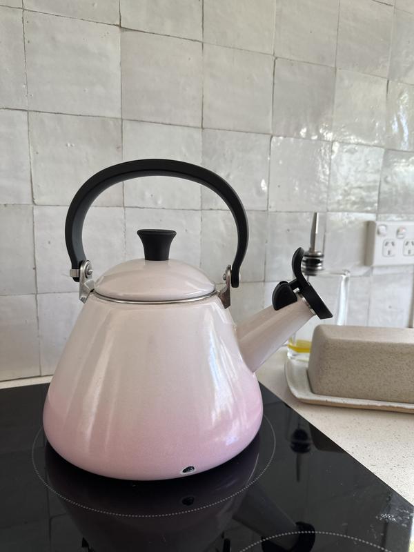 Le Creuset Kone Kettle Shell Pink