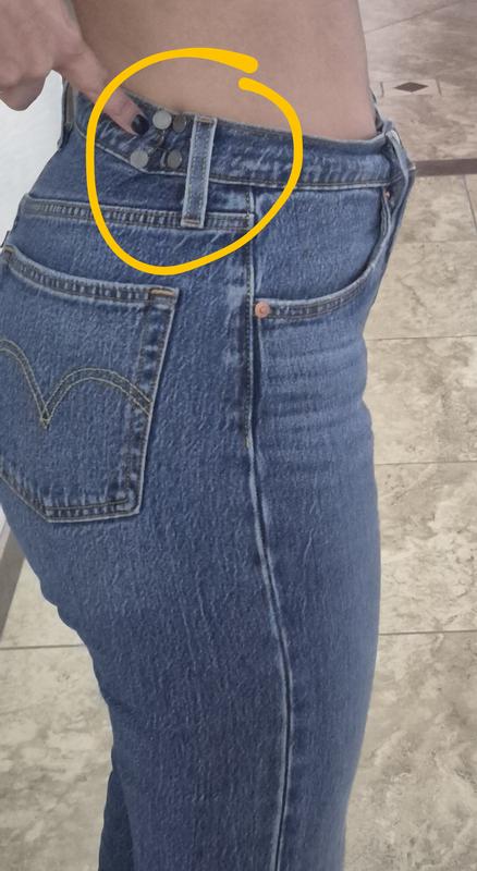 I used a thing I bought from Shein to adjust the waist, as it was too big and I didn't want to spend money on a seamstress.