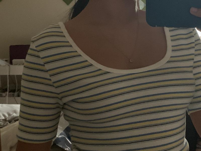 If I pull the sleeve down, making the neck wider it folds on the side of my chest making it uncomfortable.