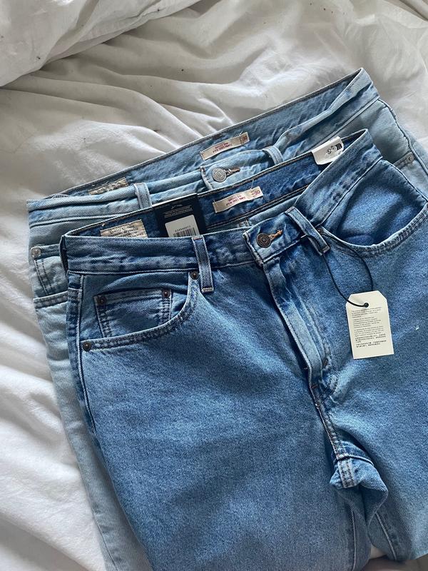 The new baggy dads compared to my other freshly washed ones. Yeah, the new ones are definitely not the same size, despite what the size label says.