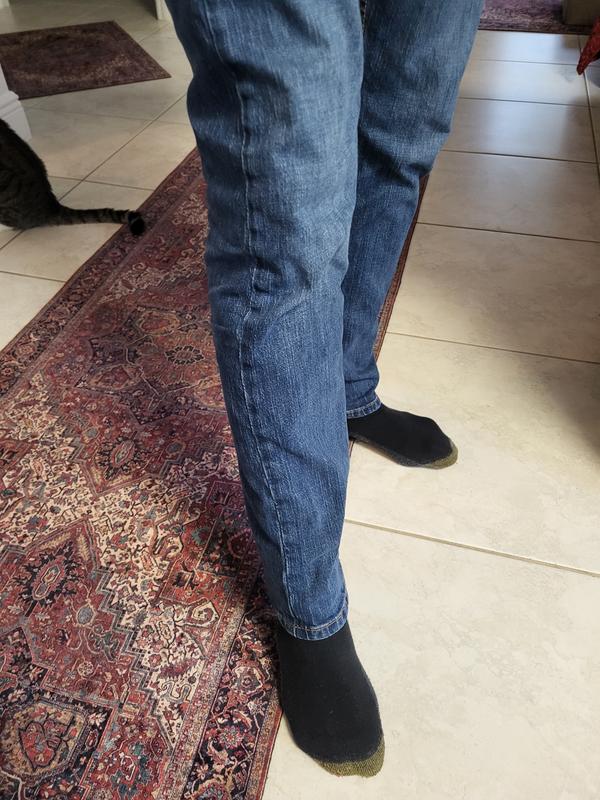 outward seam is towards the front not on the side