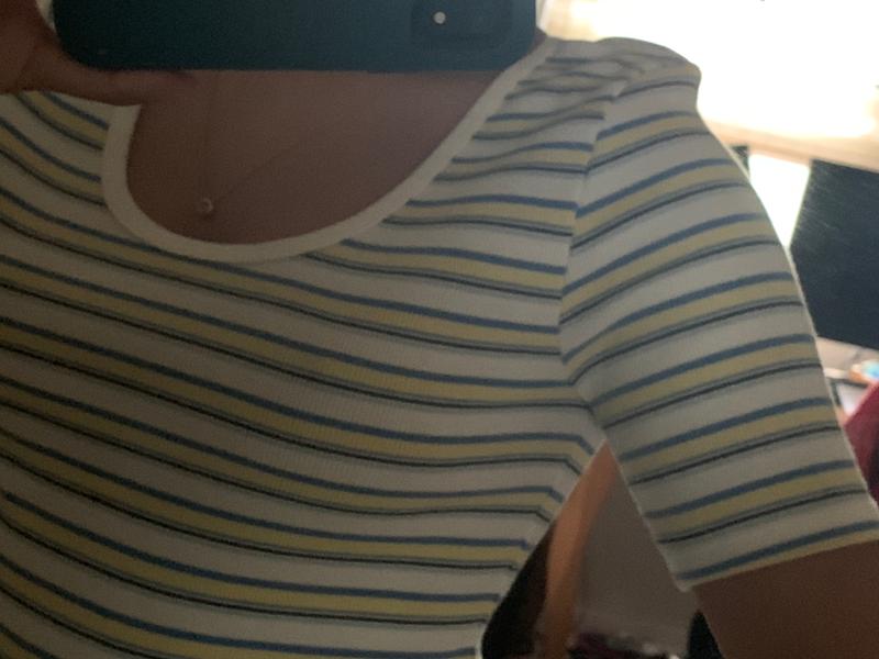 Rising at the shoulders and loose under my armpit