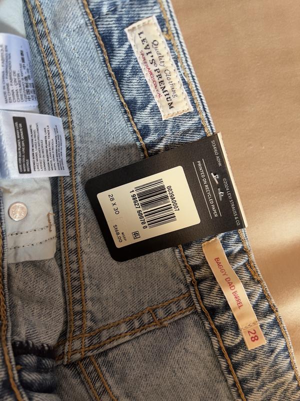 I am 5ft, 140 Ibs. I usually wear a size 29 (or 6S) in Levi’s but it out of stock so I have to ordered a size 28 instead and I’m so glad that I did. 30 inseam was a little long on me but i can pull it off with the heels.