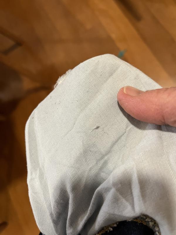 Poor quality zipper + early pocket fraying