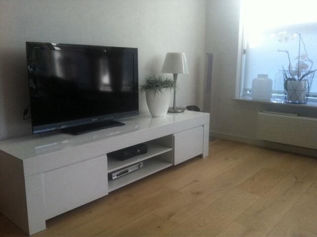 Wiegen Edele Schaduw TV-meubel Amalfi - hoogglans wit - 45x190x50 cm | Leen Bakker