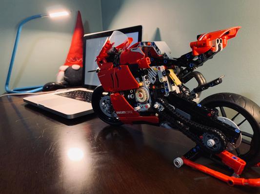 LEGO Technic Ducati Panigale V4 R 42107 MYER